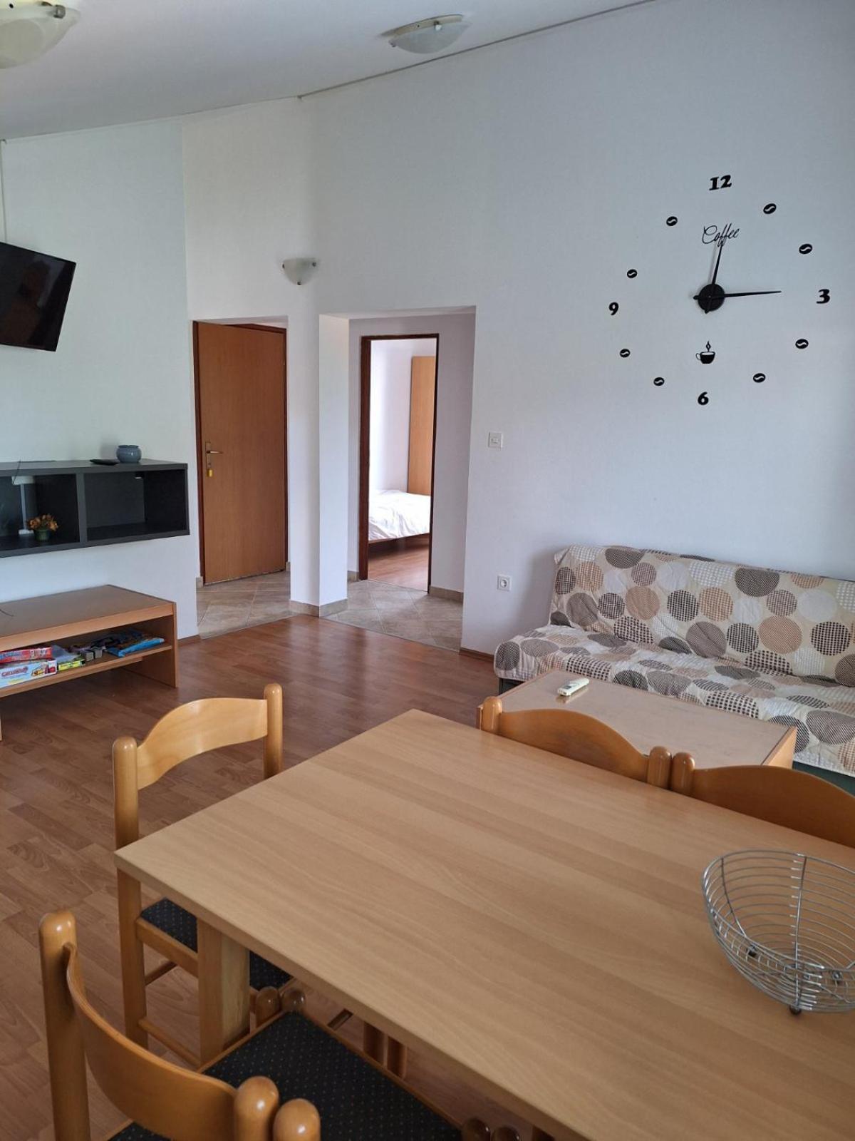 Apartment Romana *